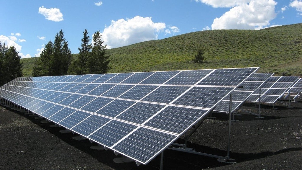 4 Kelebihan dari Penggunaan Panel Surya Sebagai Sumber Energi Listrik Alternatif